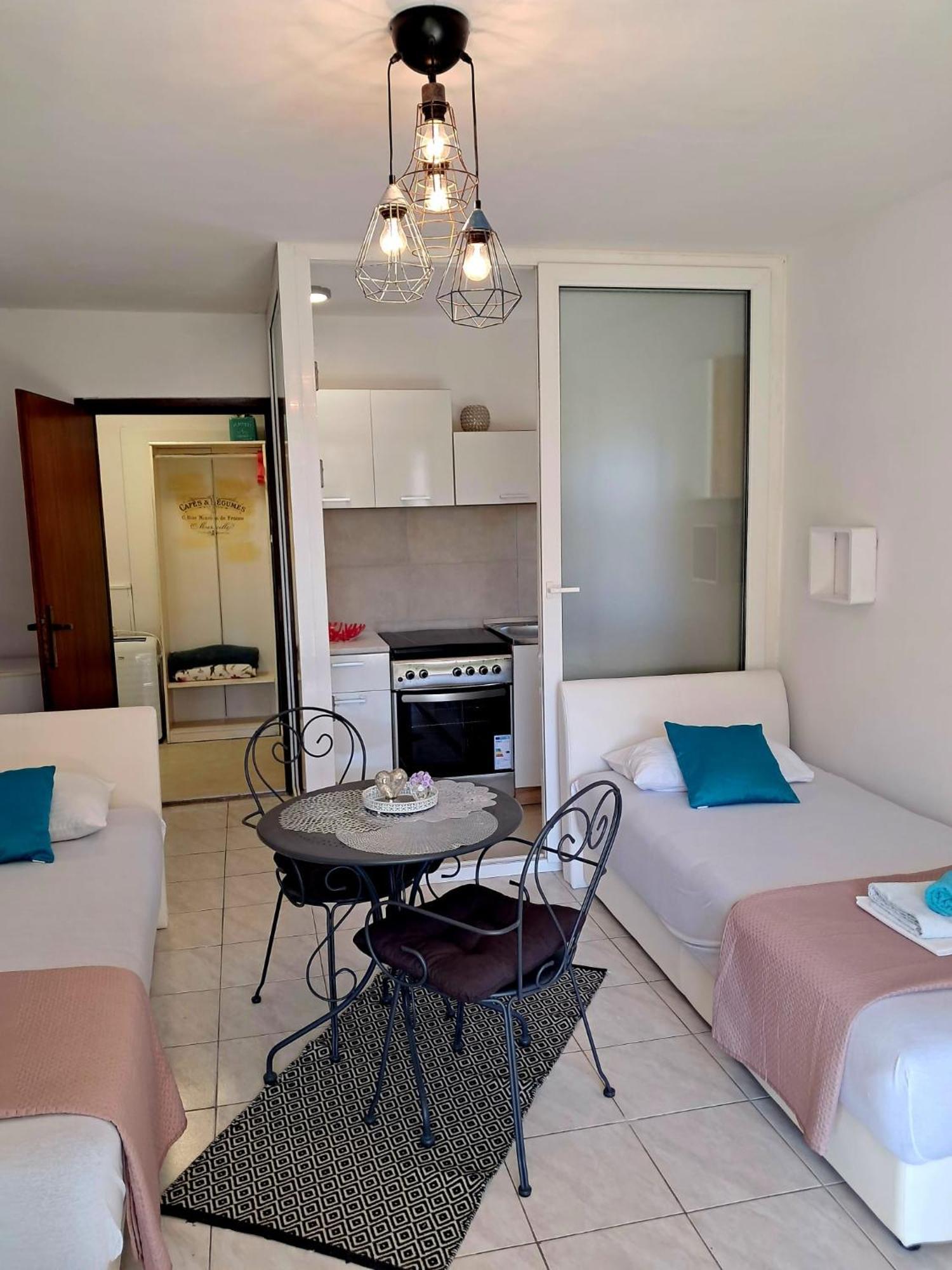 Apartmani Jessica Novalja Zewnętrze zdjęcie